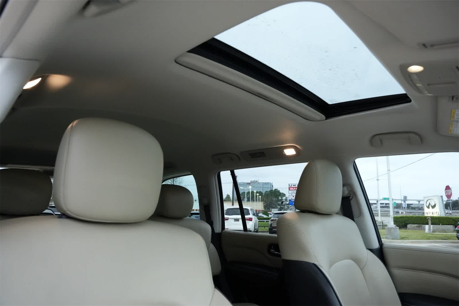 Thumbnail: 2022 INFINITI QX80 - 24