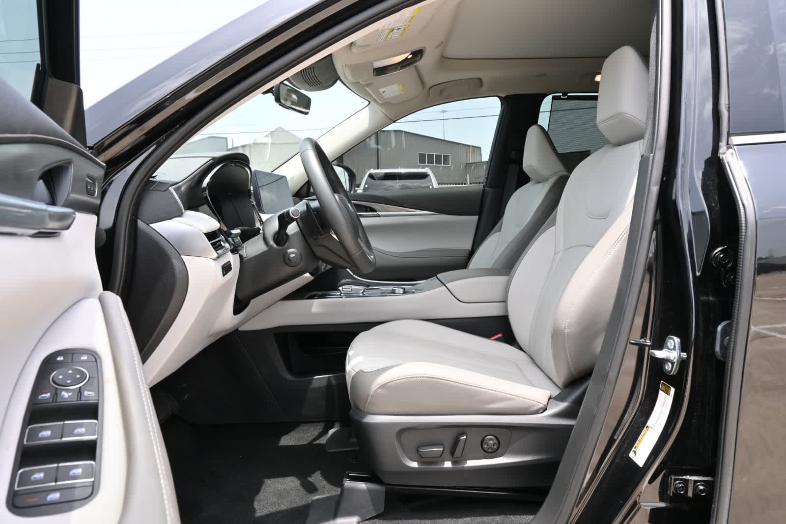 Thumbnail: 2026 INFINITI QX60 - 16