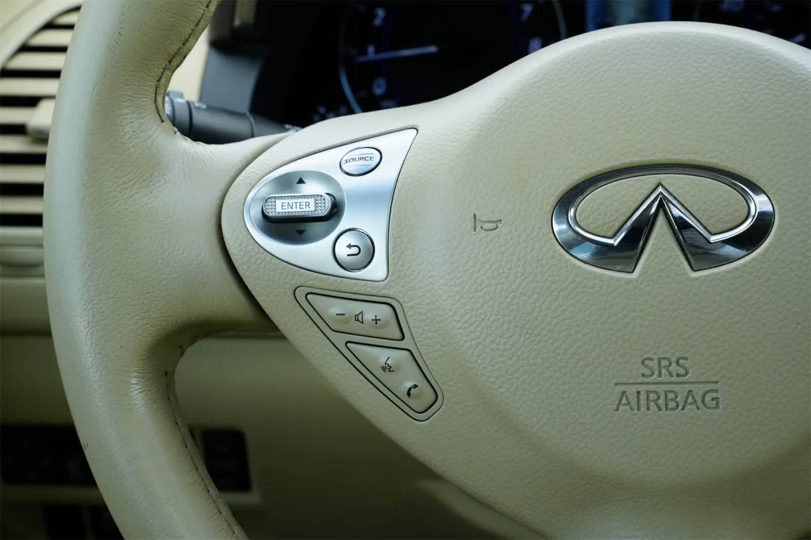 Thumbnail: 2015 INFINITI QX70 - 10