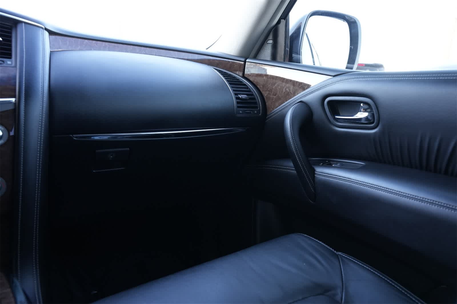 Thumbnail: 2017 INFINITI QX80 - 8