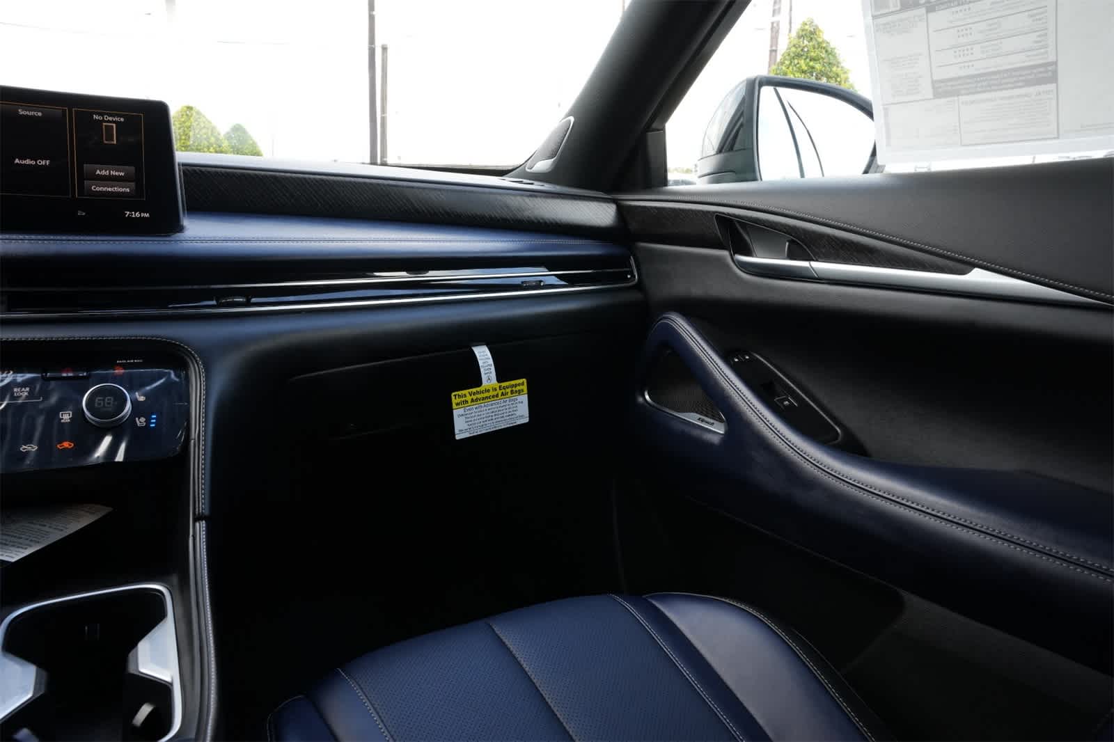 Thumbnail: 2026 INFINITI QX60 - 8