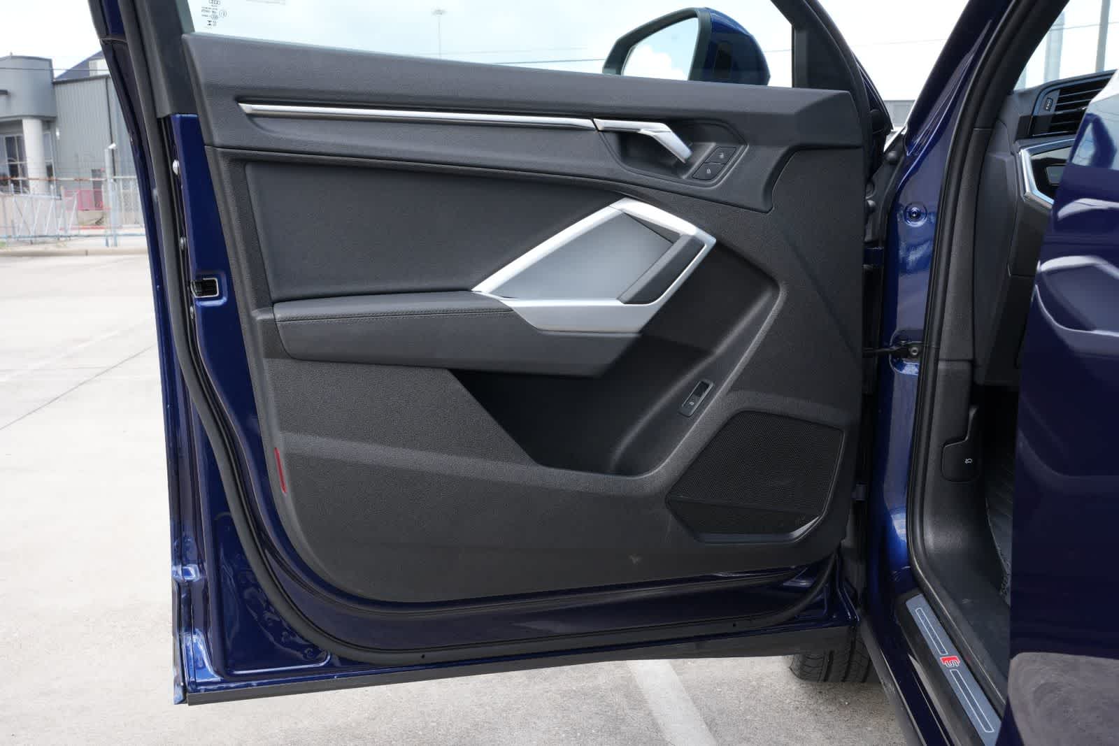 Thumbnail: 2025 Audi Q3 - 18