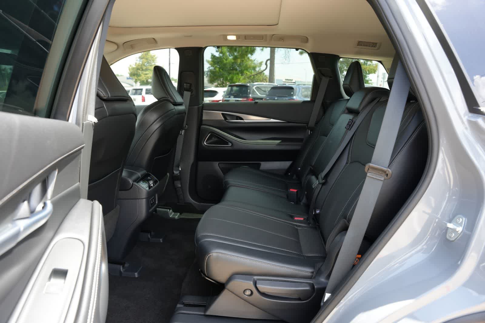 Thumbnail: 2026 INFINITI QX60 - 19
