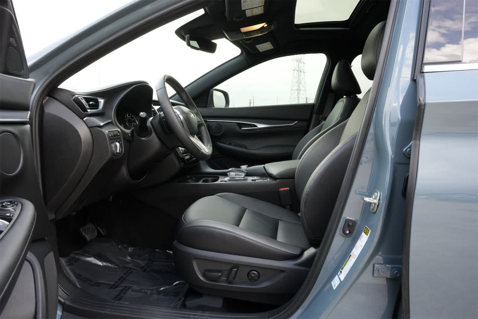 Thumbnail: 2025 INFINITI QX55 - 17