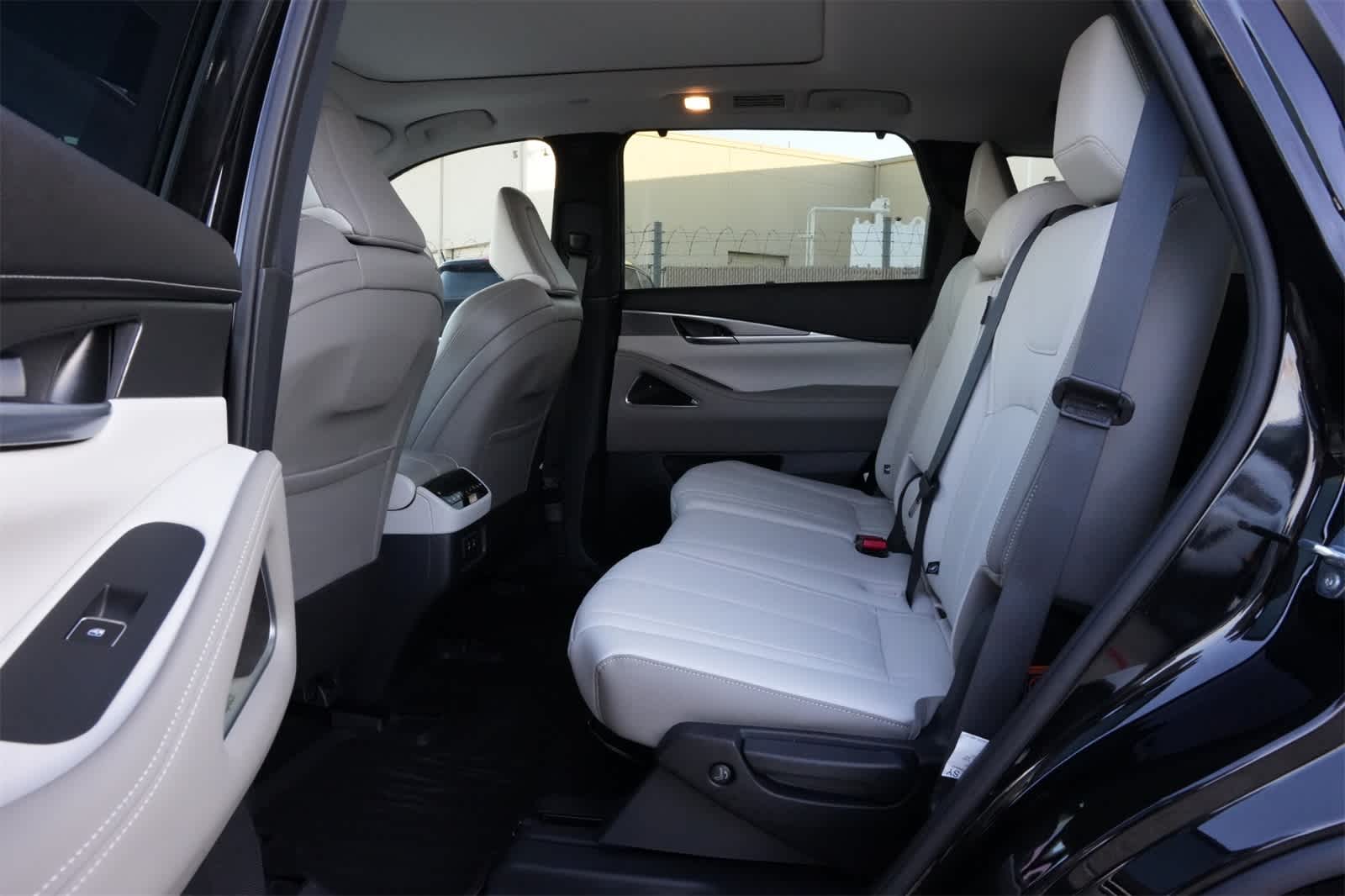 Thumbnail: 2026 INFINITI QX60 - 19