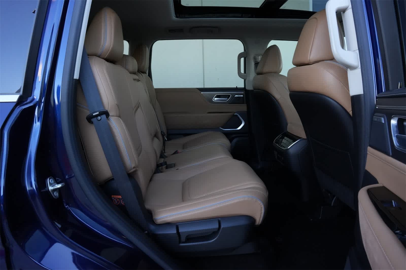 Thumbnail: 2025 INFINITI QX80 - 21