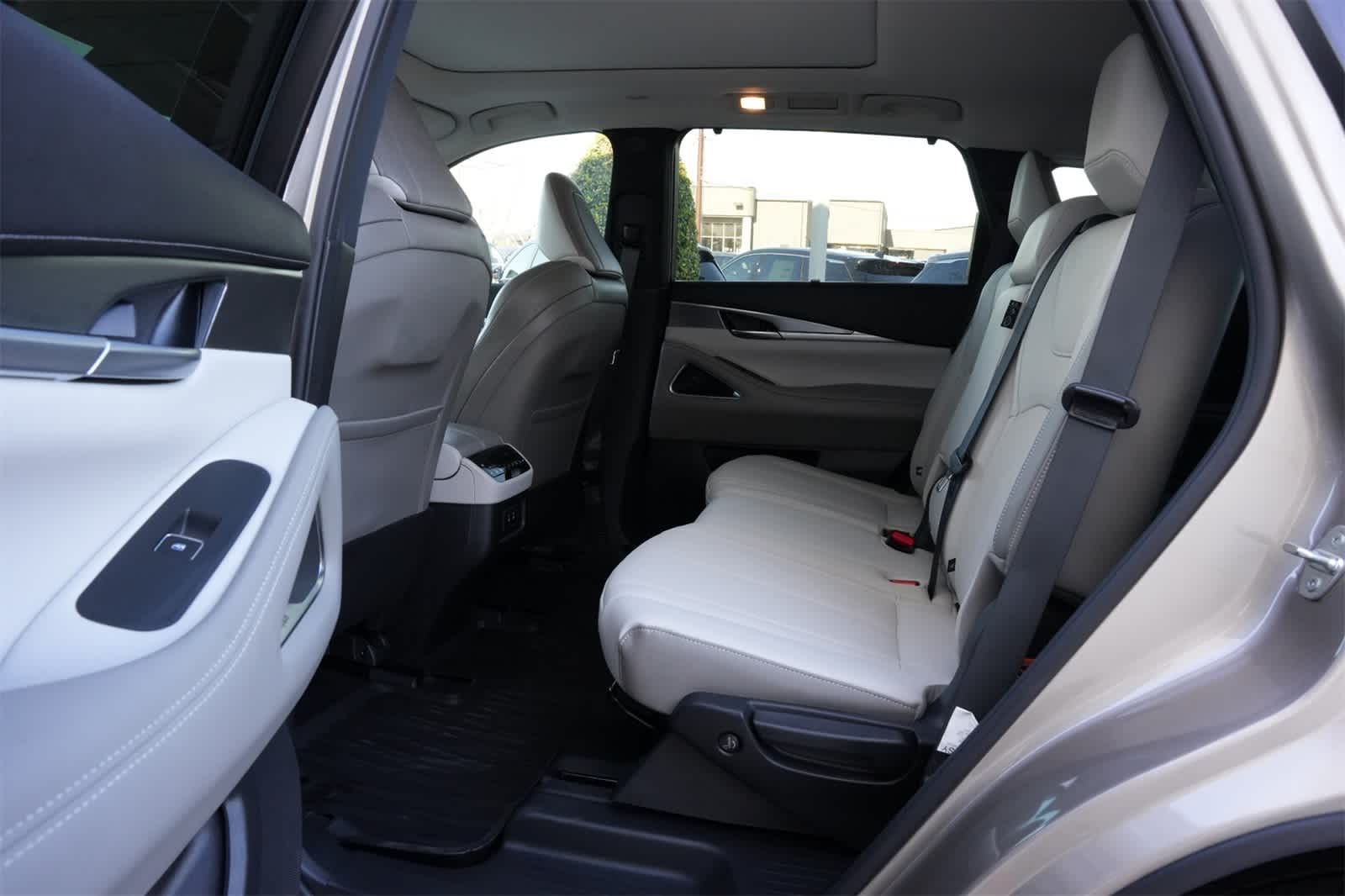 Thumbnail: 2026 INFINITI QX60 - 19