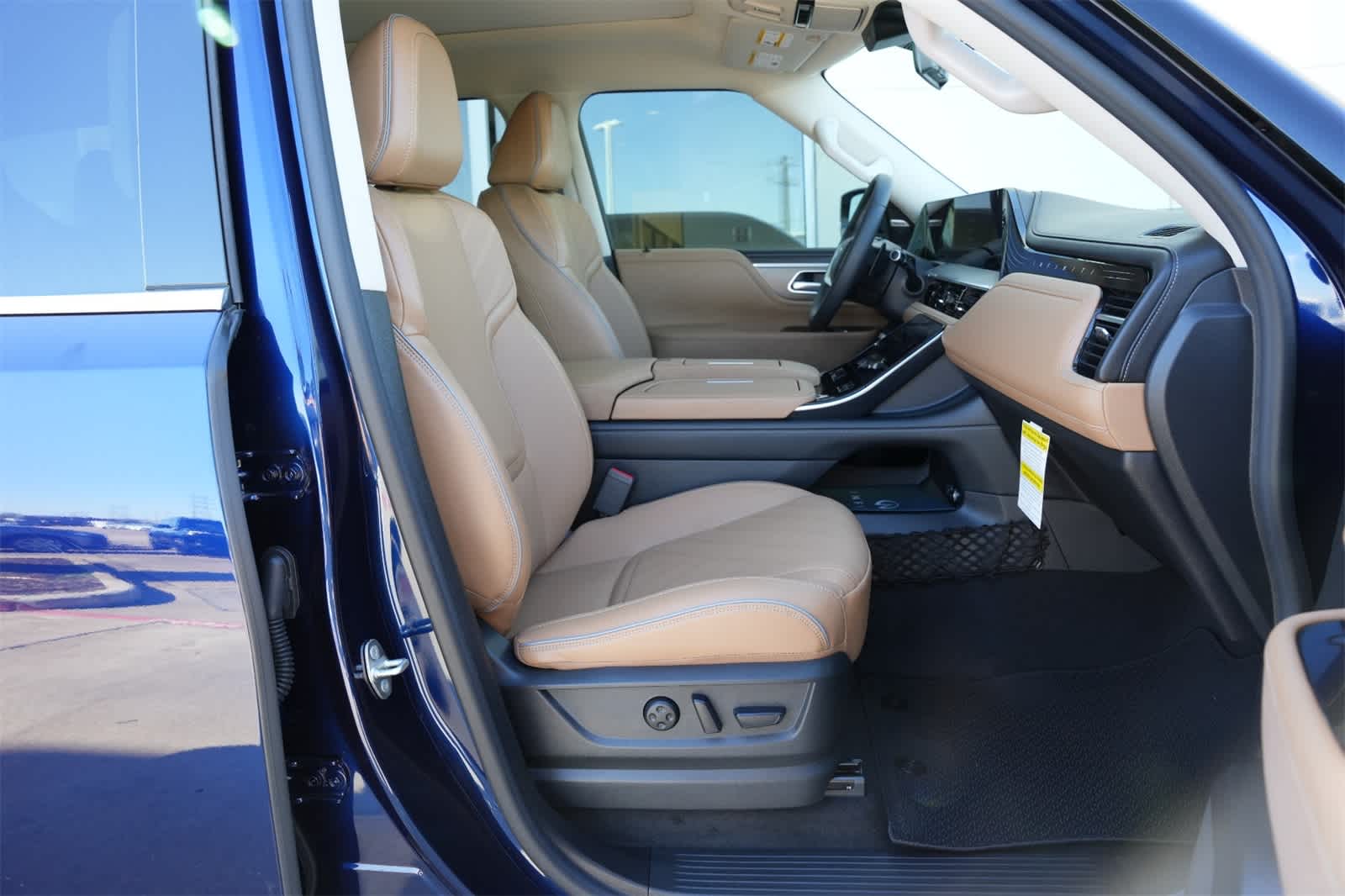 Thumbnail: 2025 INFINITI QX80 - 24