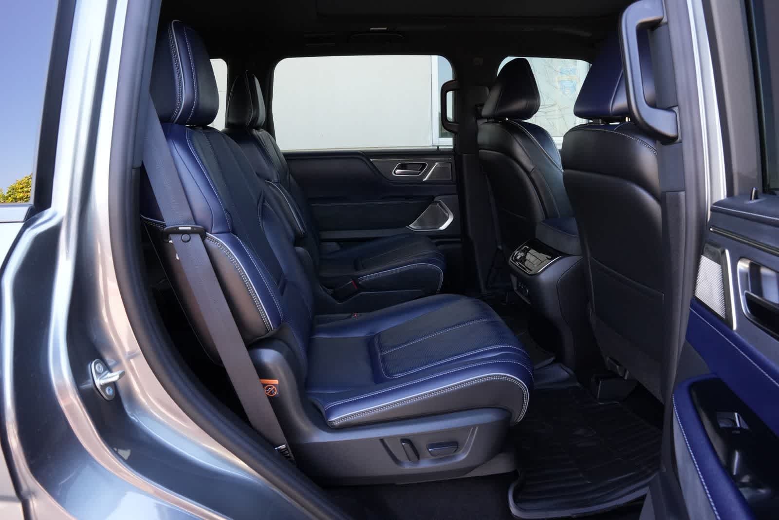 Thumbnail: 2026 INFINITI QX80 - 21