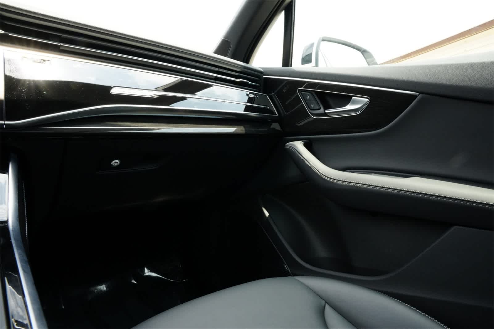 Thumbnail: 2025 Audi Q7 - 8