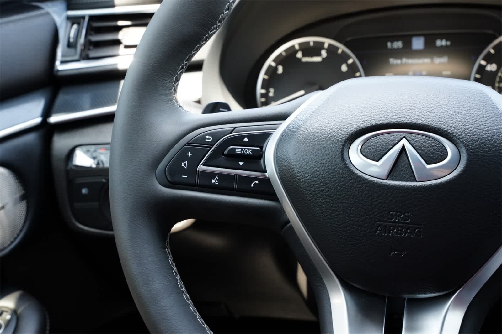 Thumbnail: 2025 INFINITI QX50 - 10