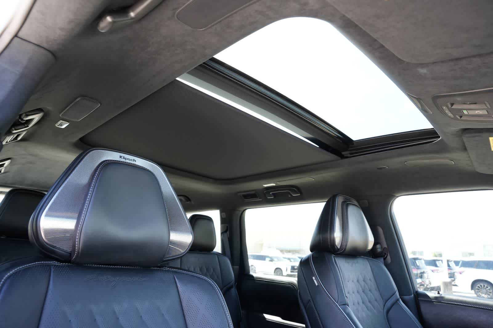 Thumbnail: 2026 INFINITI QX80 - 24