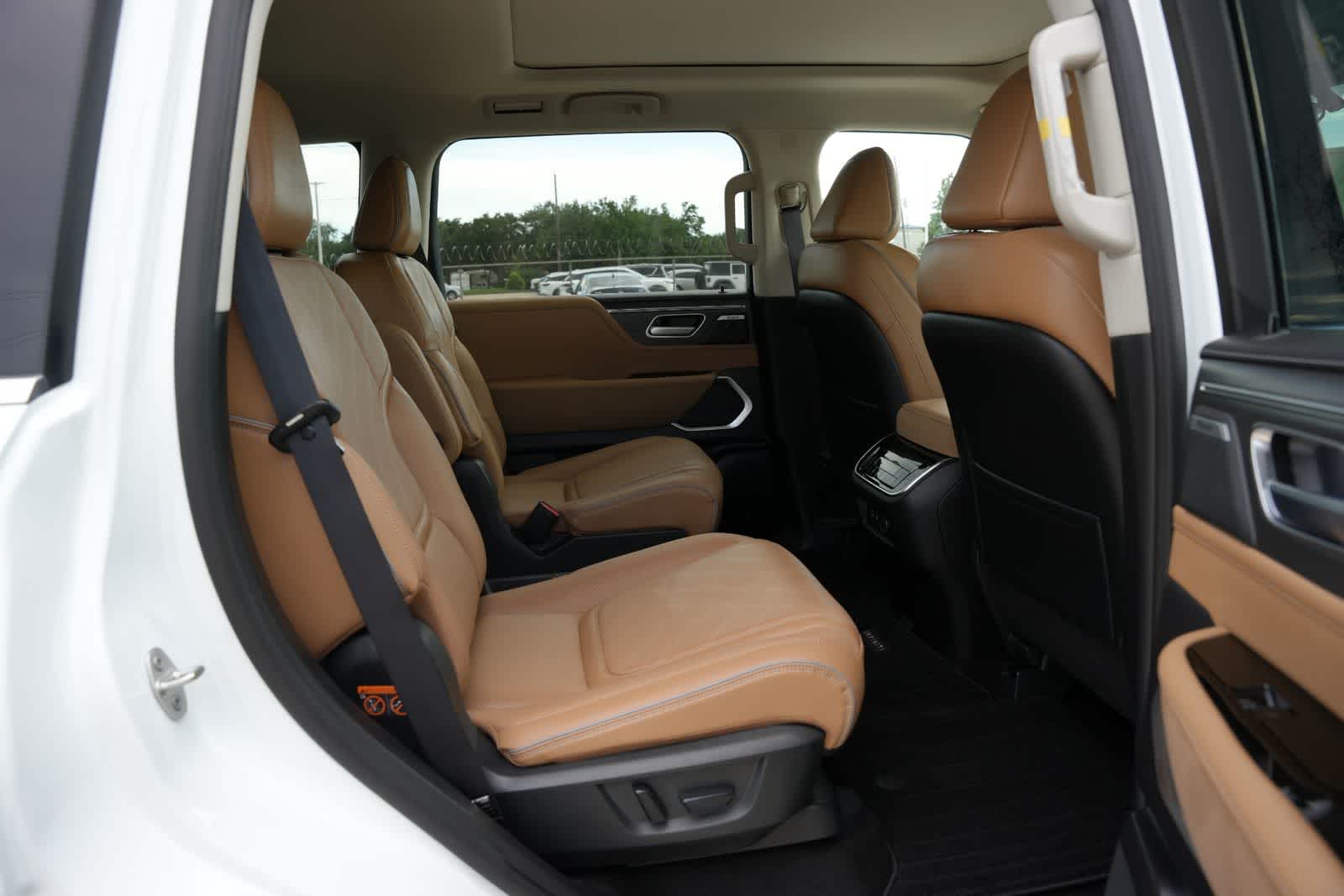 Thumbnail: 2027 INFINITI QX80 - 21