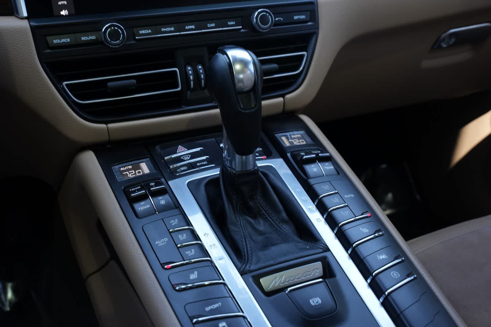 Thumbnail: 2021 Porsche Macan - 15