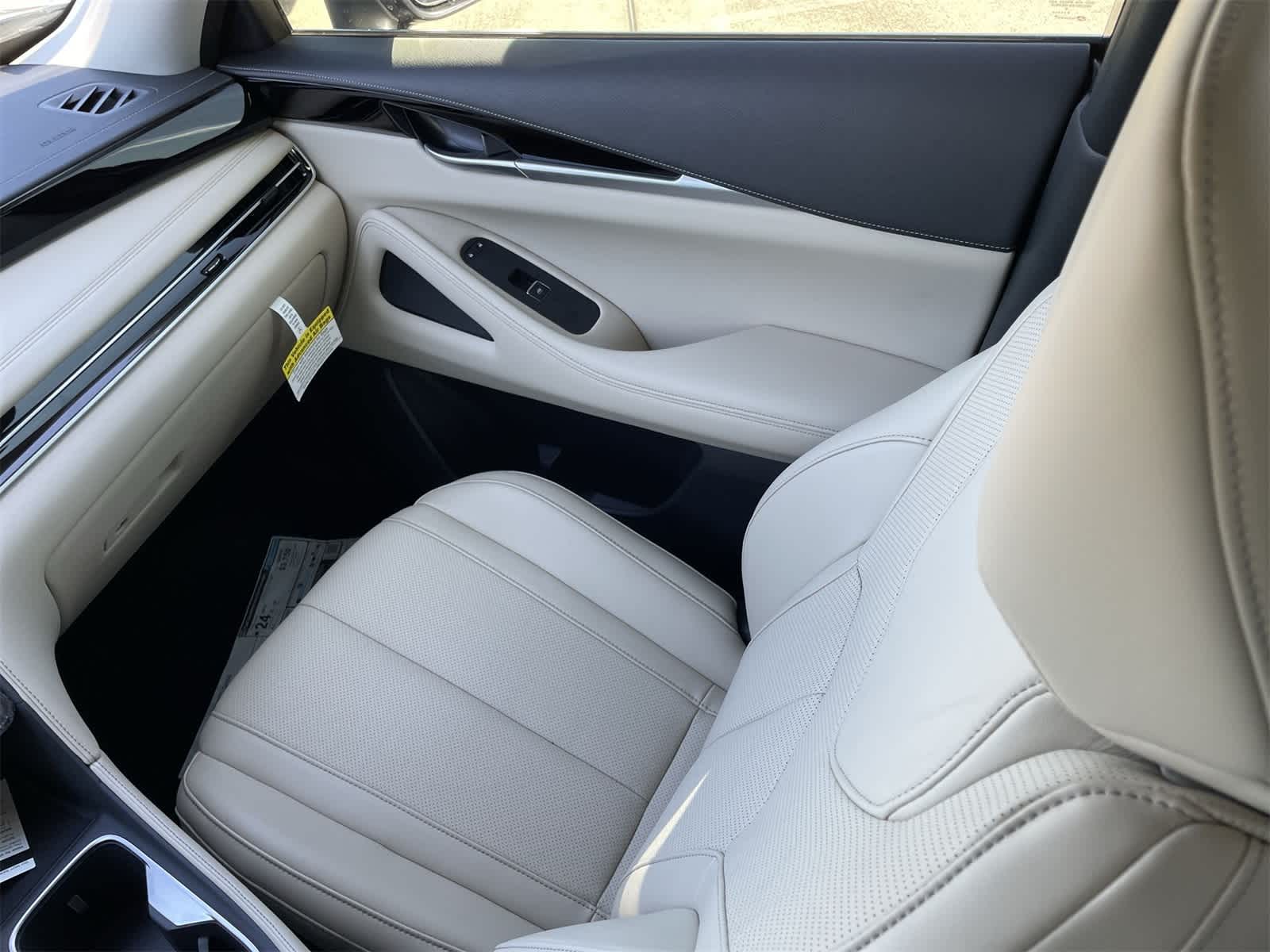 Thumbnail: 2025 INFINITI QX60 - 8