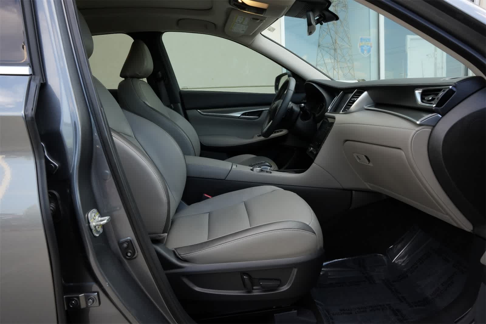 Thumbnail: 2023 INFINITI QX50 - 23