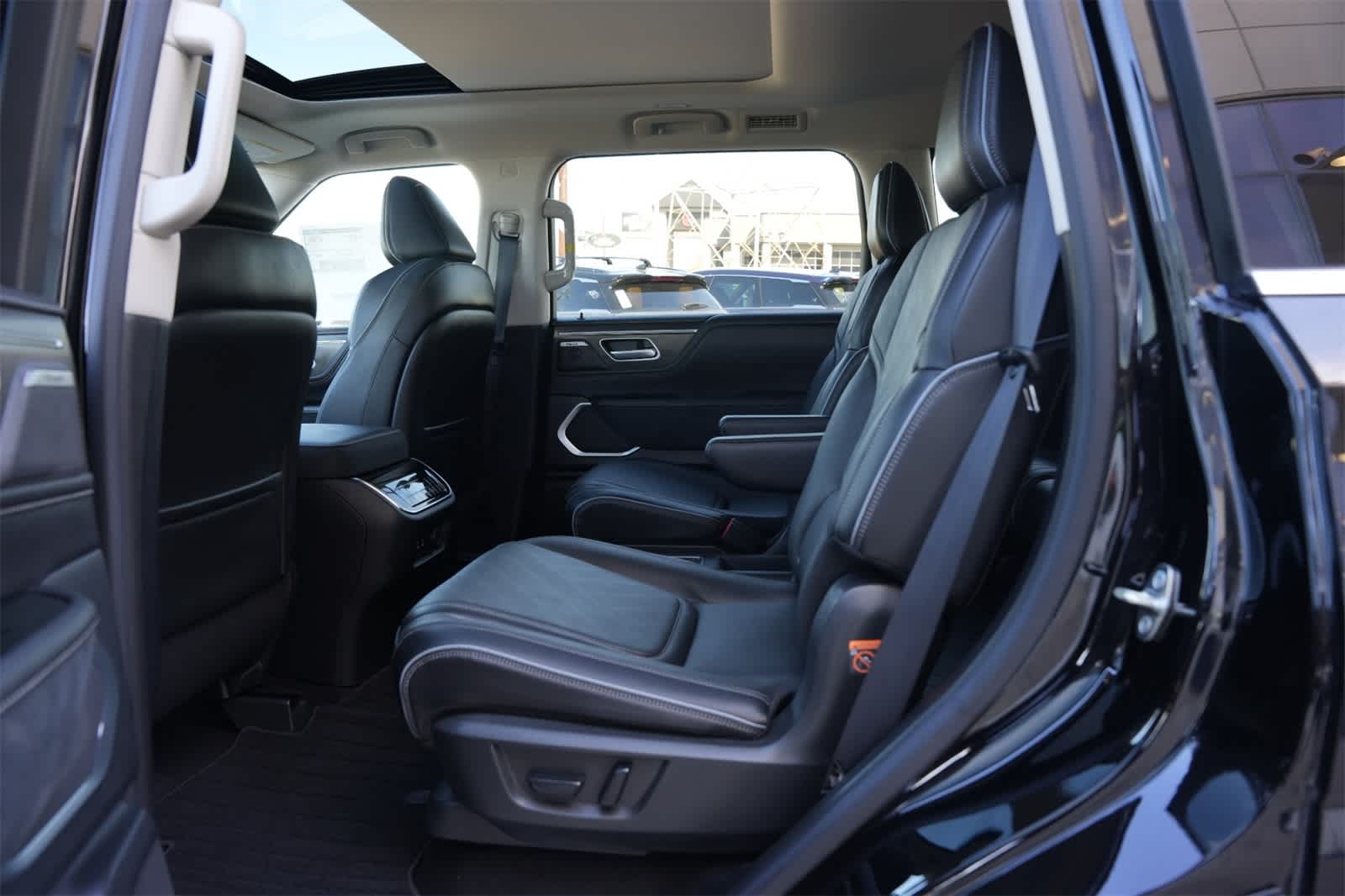 Thumbnail: 2025 INFINITI QX80 - 19