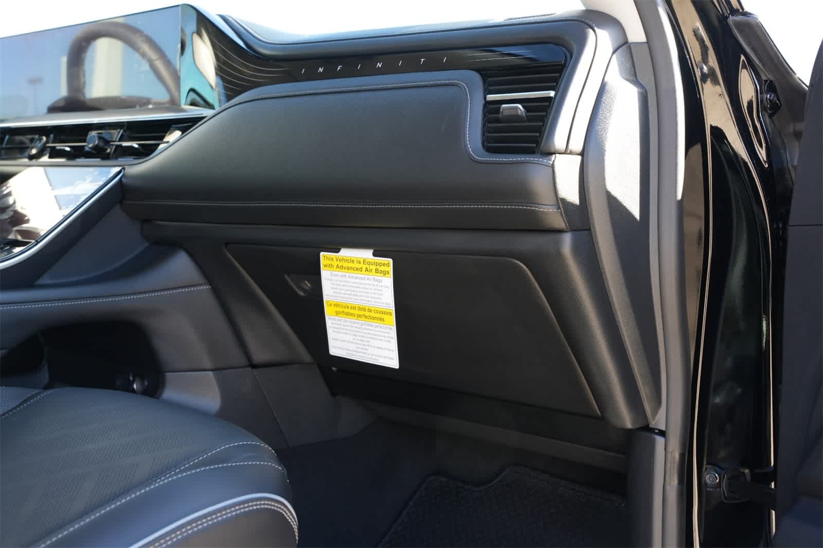 2025 INFINITI QX80 Luxe 24