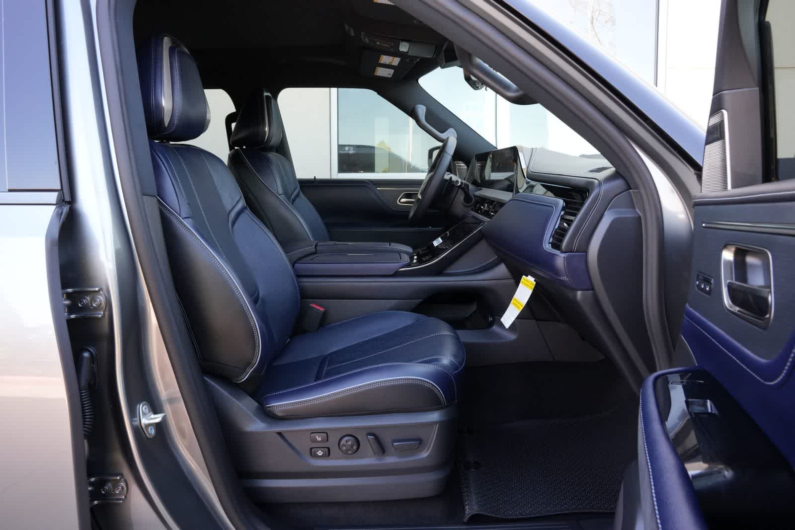 Thumbnail: 2026 INFINITI QX80 - 23