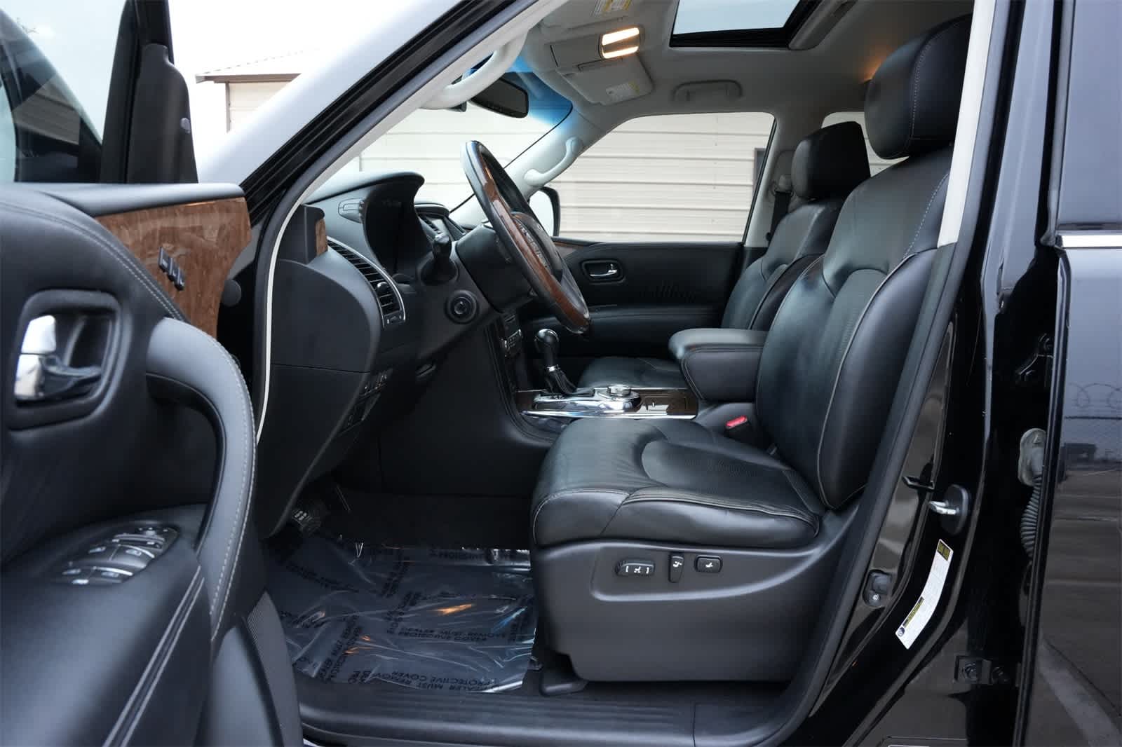 Thumbnail: 2015 INFINITI QX80 - 17