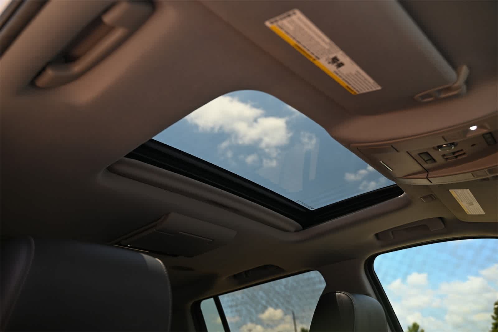 2016 Chevrolet Suburban LTZ 26