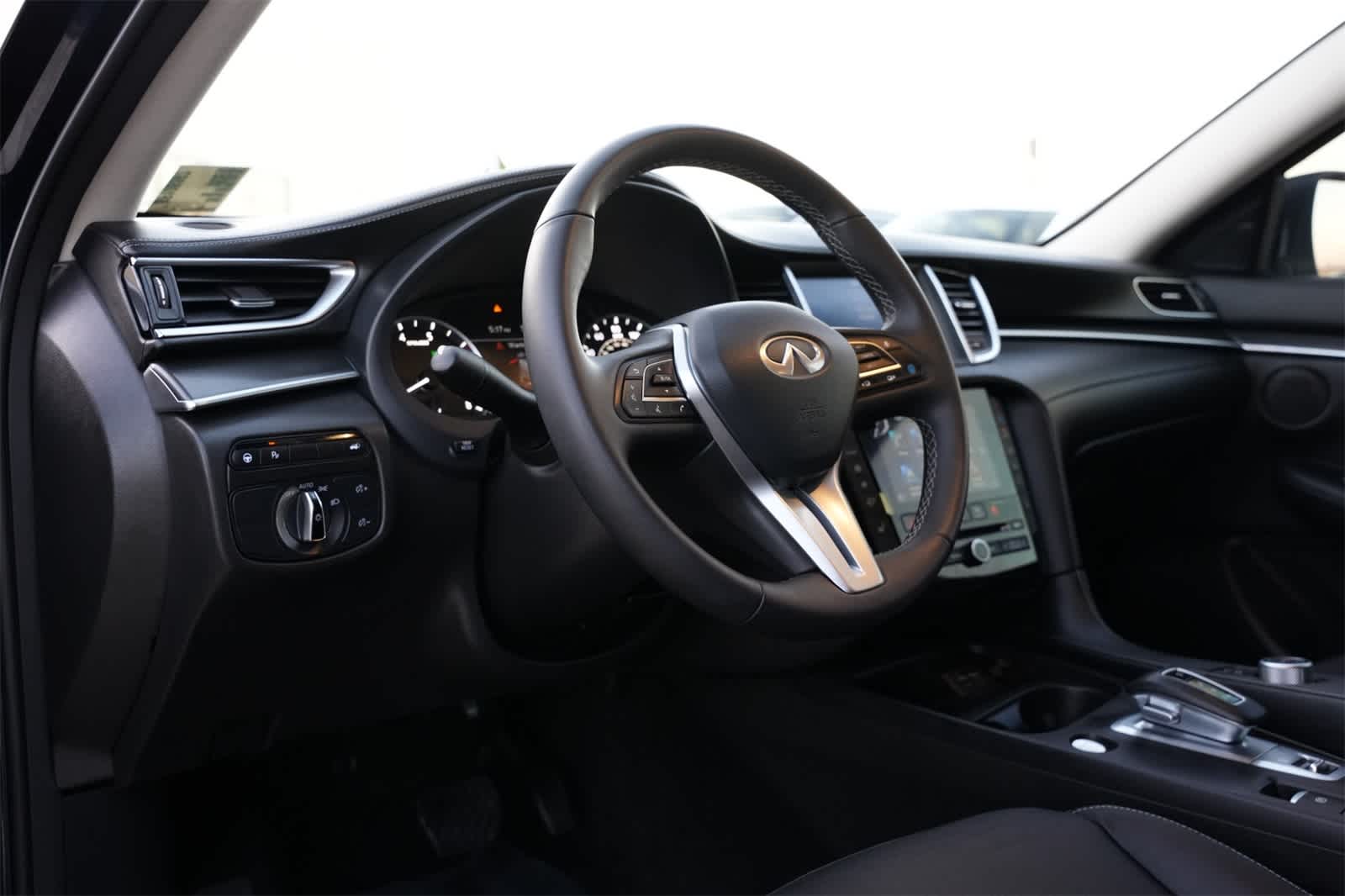 Thumbnail: 2025 INFINITI QX50 - 16