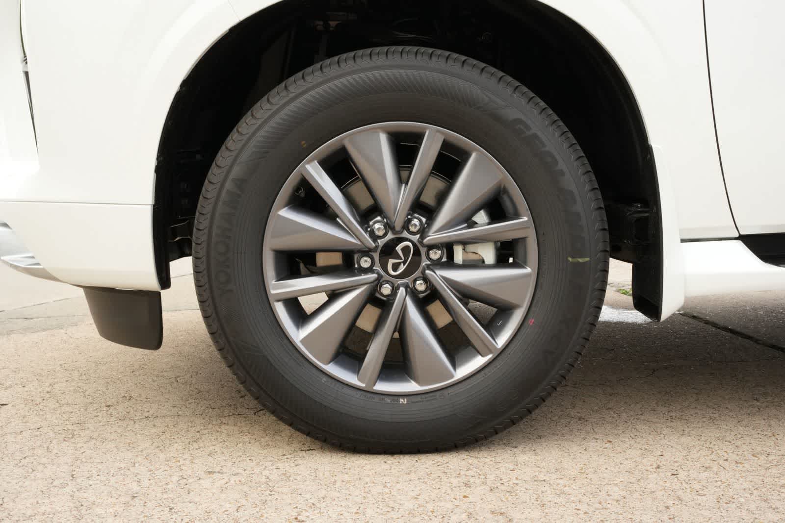 Thumbnail: 2026 INFINITI QX80 - 26