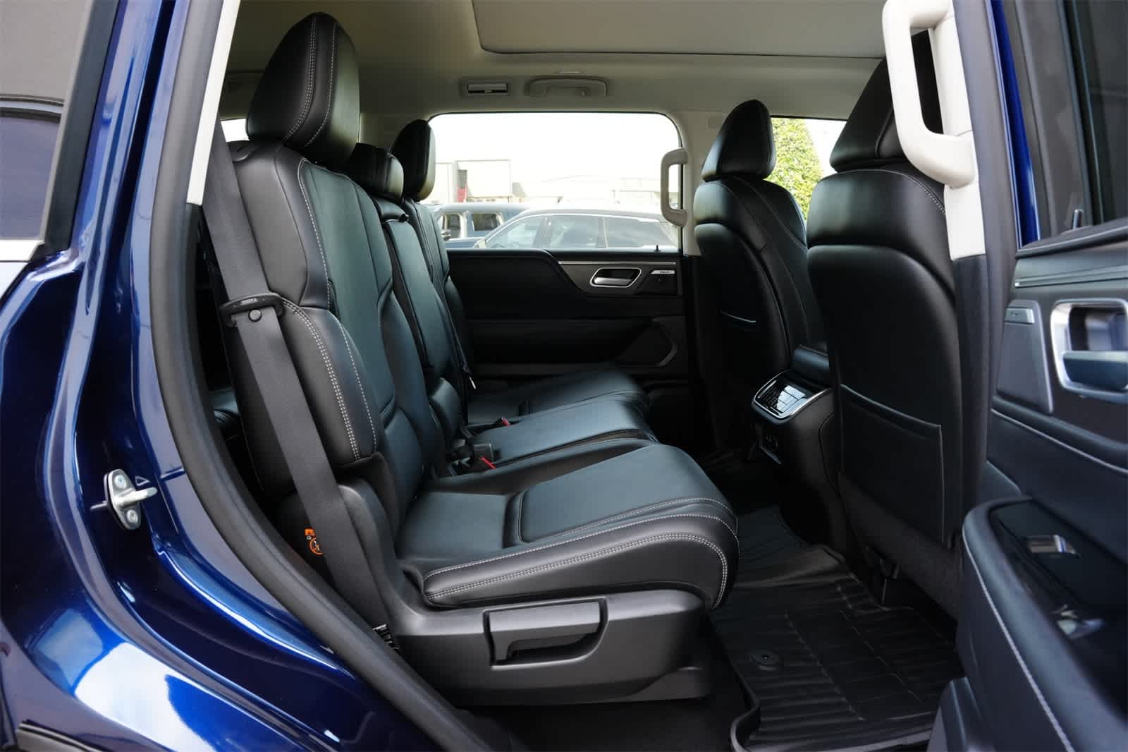 Thumbnail: 2025 INFINITI QX80 - 23