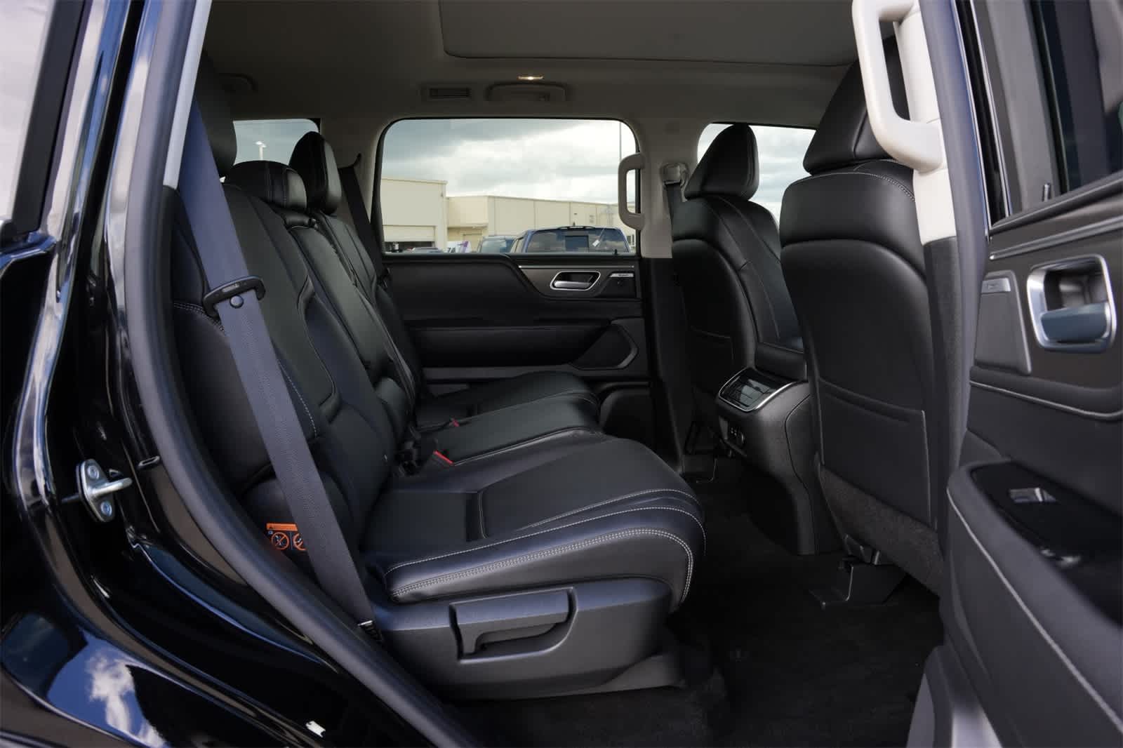Thumbnail: 2025 INFINITI QX80 - 22