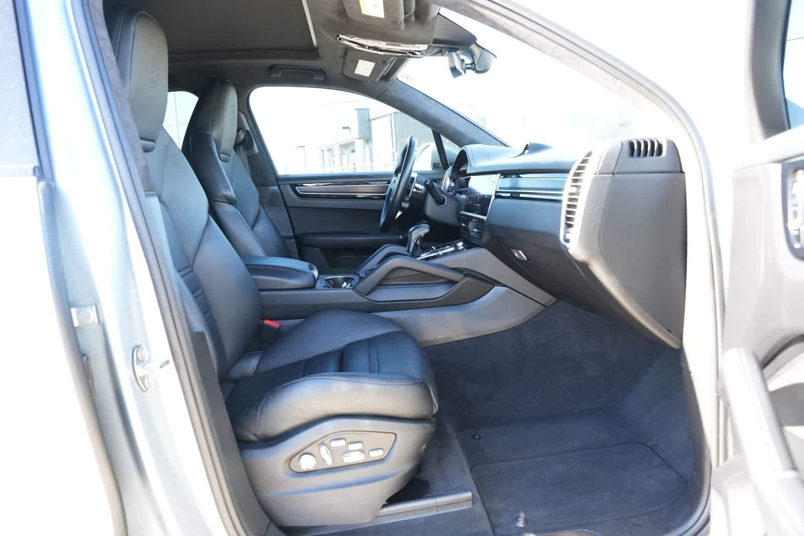 Thumbnail: 2021 Porsche Cayenne - 21