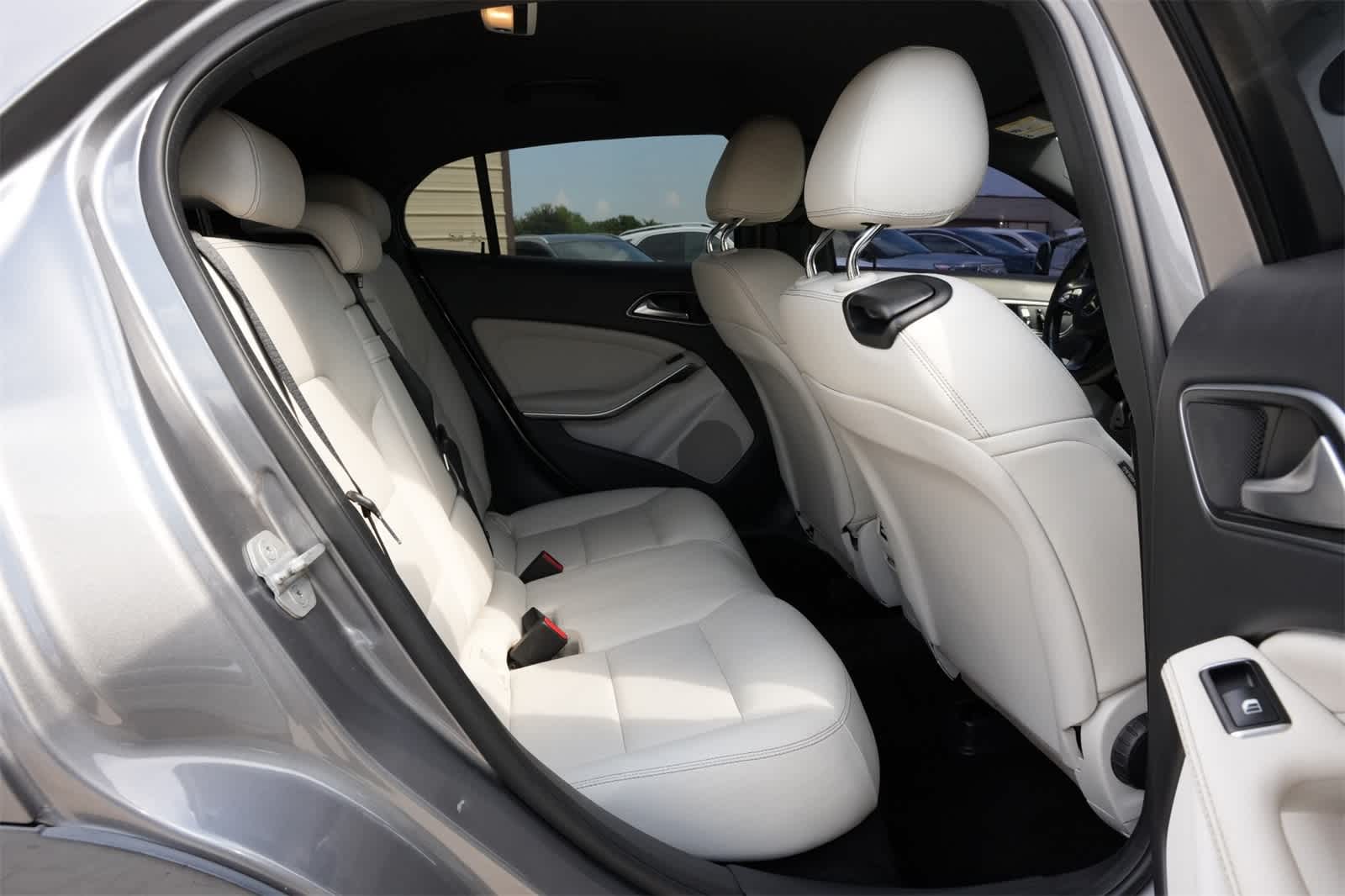 Thumbnail: 2016 Mercedes-Benz GLA - 20