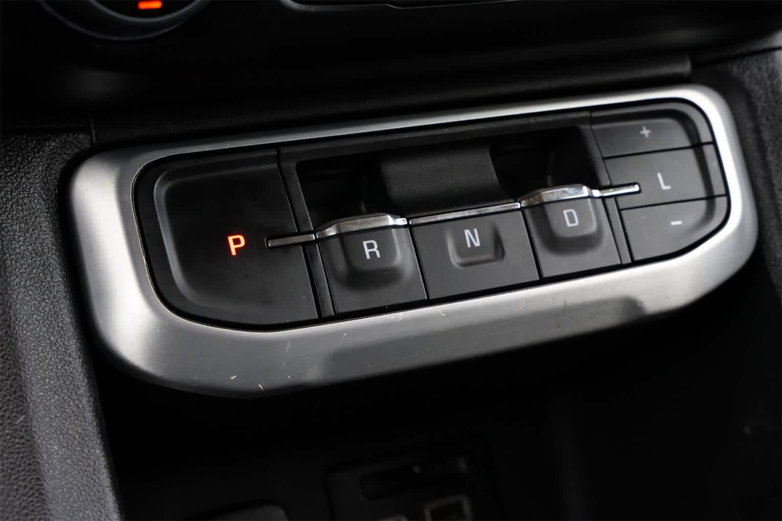 2023 GMC Acadia SLT 13