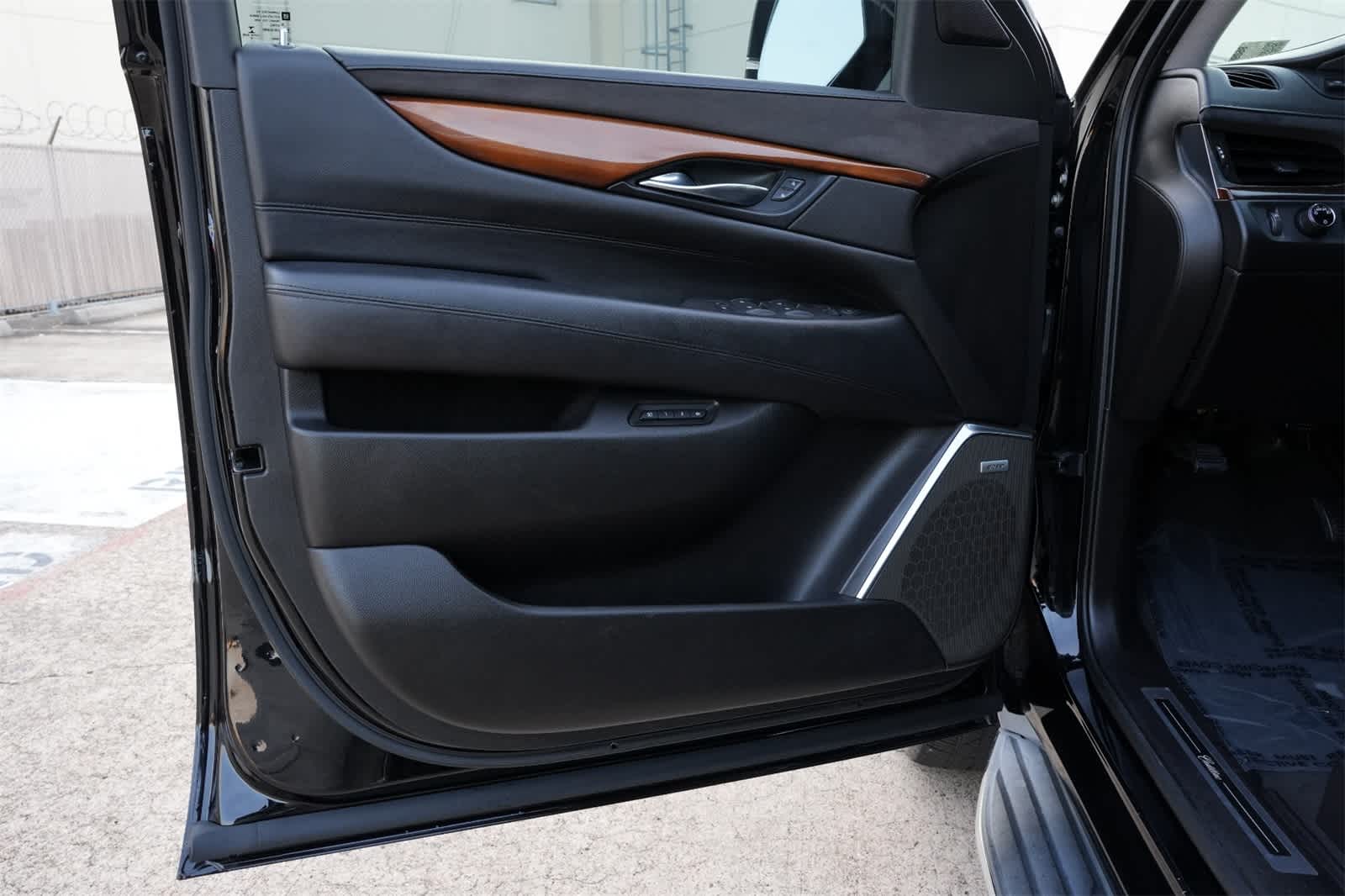 Thumbnail: 2016 Cadillac Escalade - 18