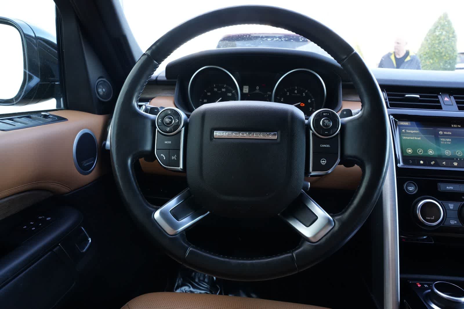 Thumbnail: 2017 Land Rover Discovery - 9