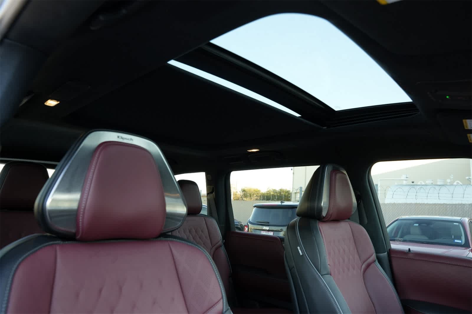 Thumbnail: 2026 INFINITI QX80 - 23