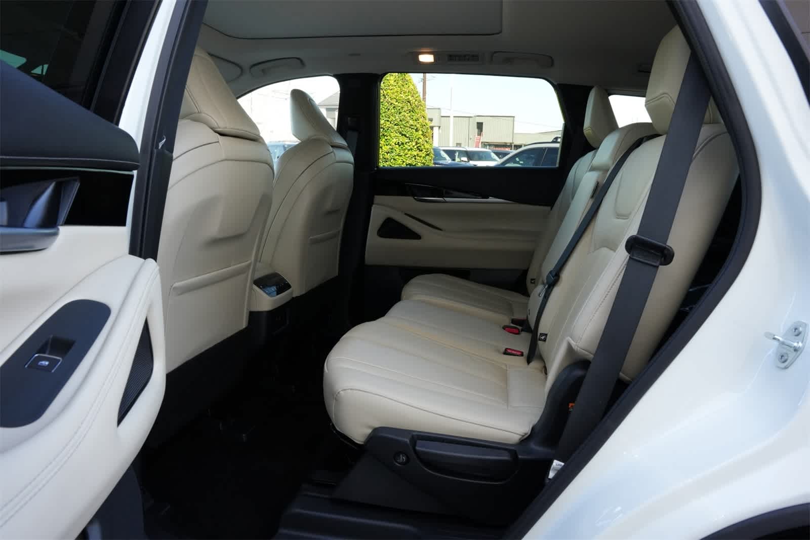 Thumbnail: 2025 INFINITI QX60 - 17