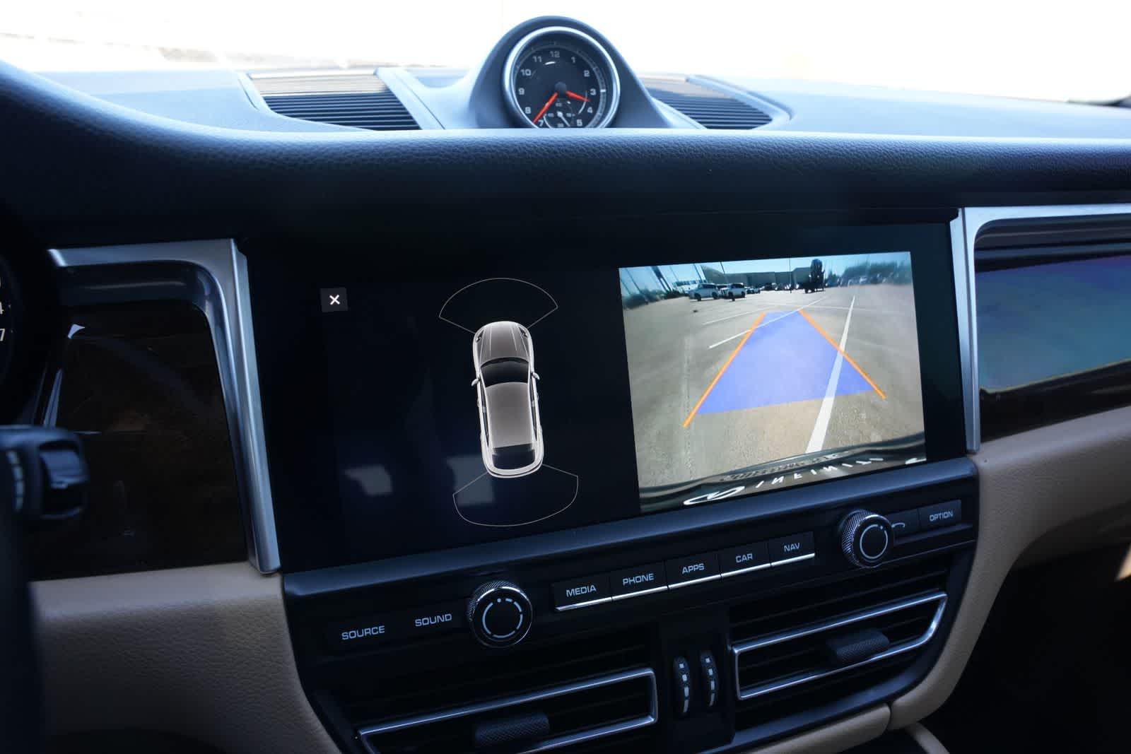 Thumbnail: 2021 Porsche Macan - 14