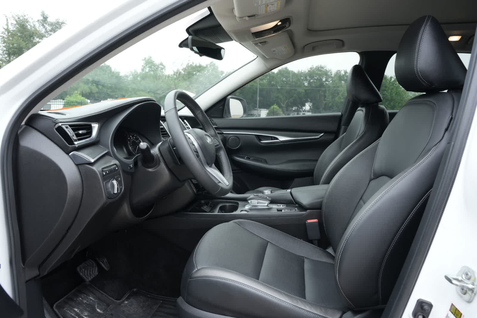 Thumbnail: 2025 INFINITI QX50 - 16