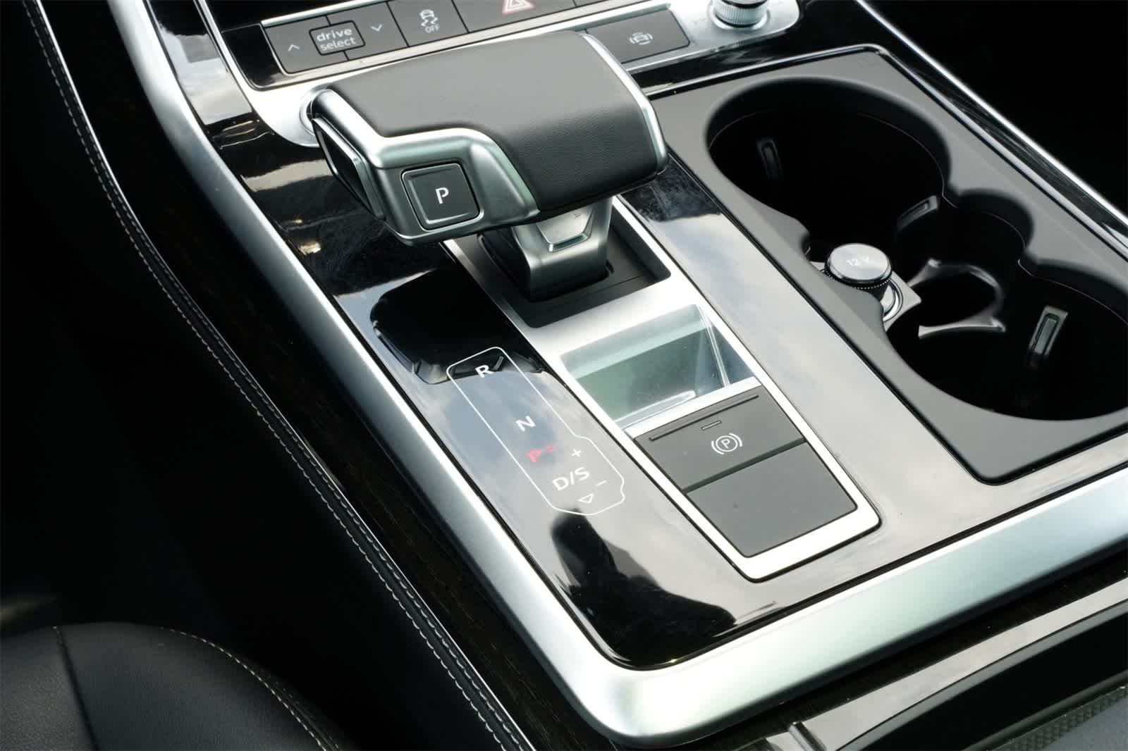 Thumbnail: 2025 Audi Q7 - 13