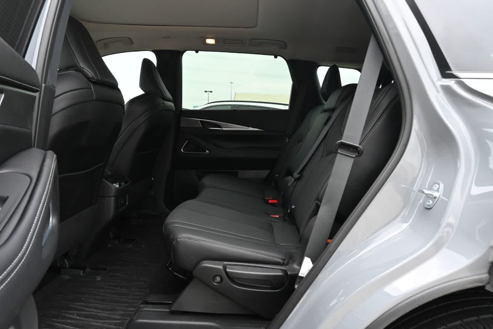 Thumbnail: 2026 INFINITI QX60 - 19