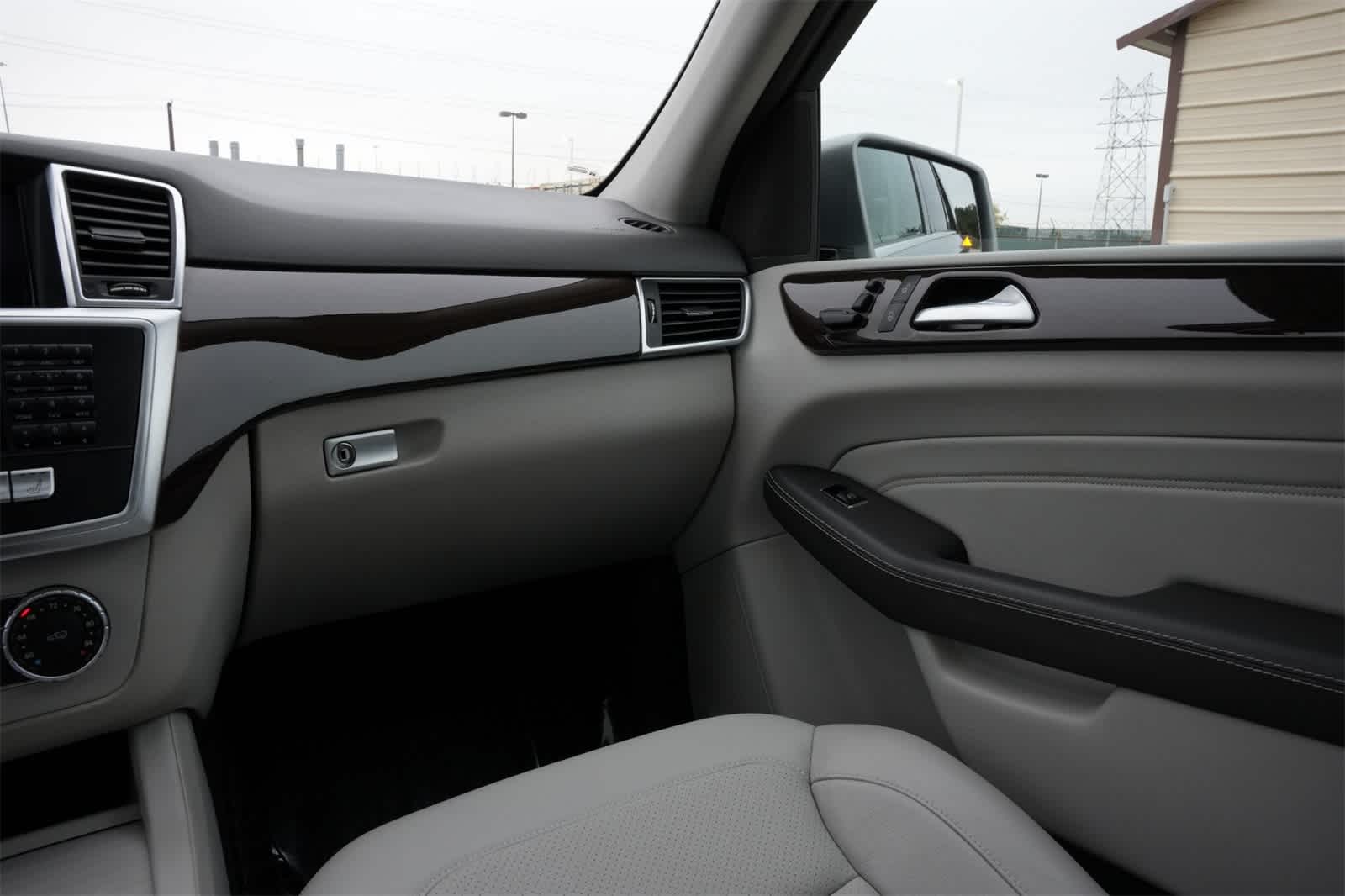 Thumbnail: 2015 Mercedes-Benz M-Class - 8