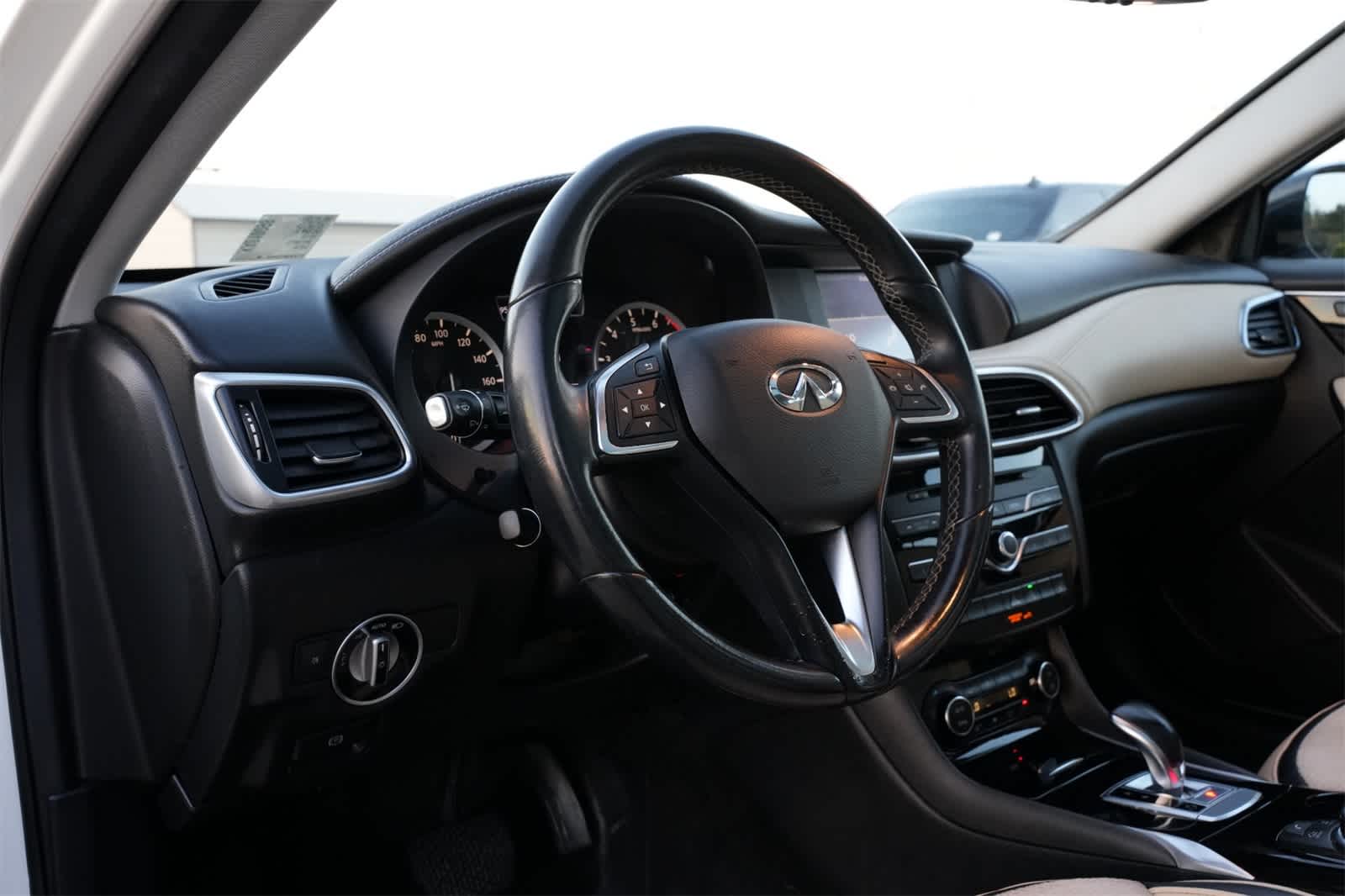 Thumbnail: 2019 INFINITI QX30 - 16