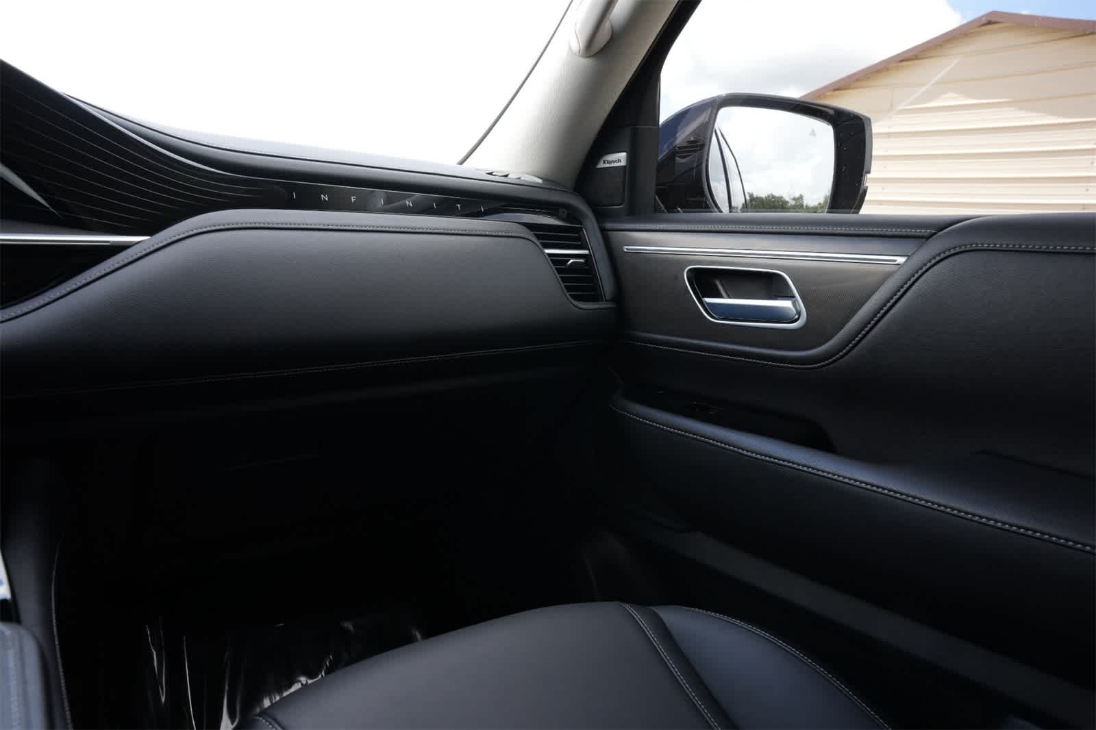Thumbnail: 2025 INFINITI QX80 - 8