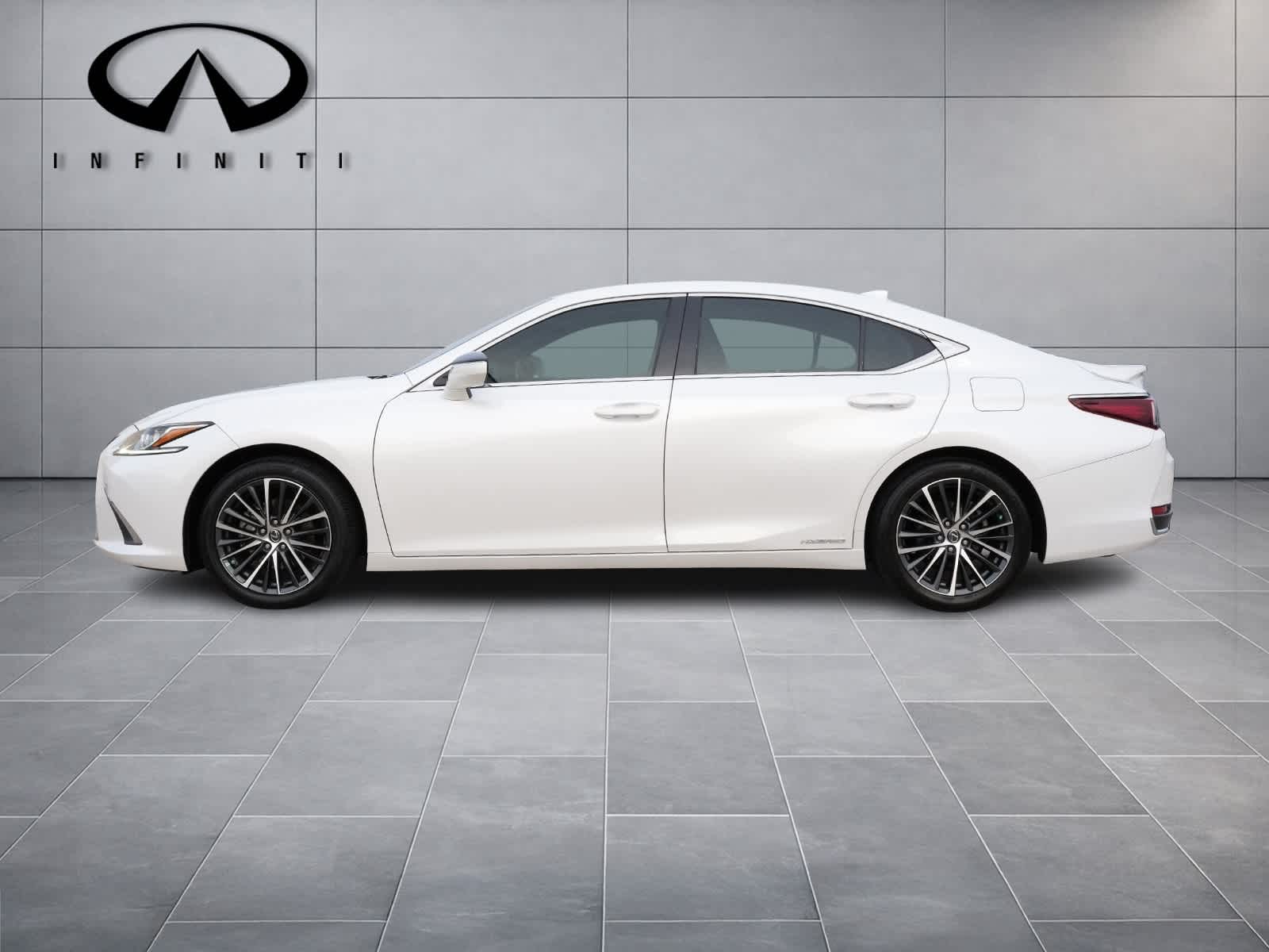 Thumbnail: 2022 Lexus ES - 4
