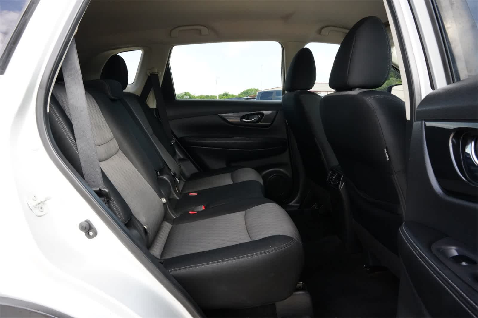 Thumbnail: 2017 Nissan Rogue - 20