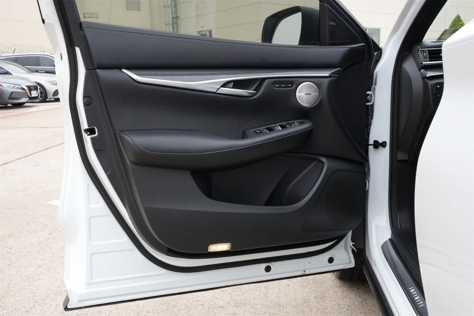 Thumbnail: 2025 INFINITI QX50 - 18