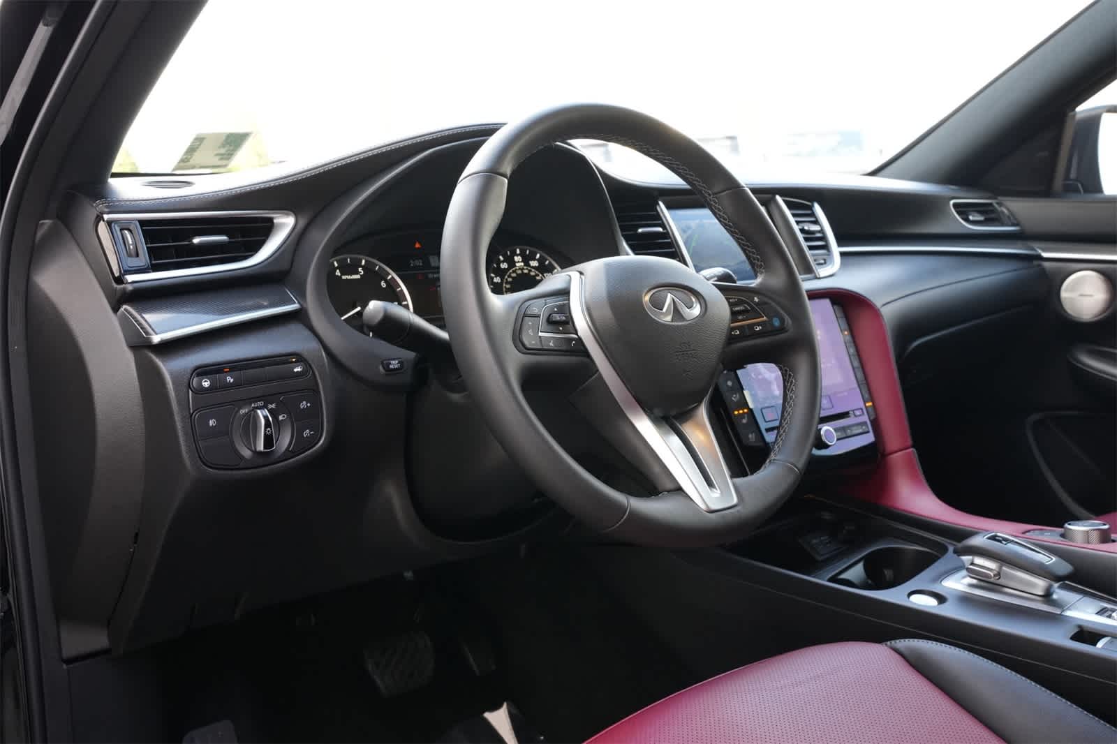 Thumbnail: 2025 INFINITI QX50 - 16