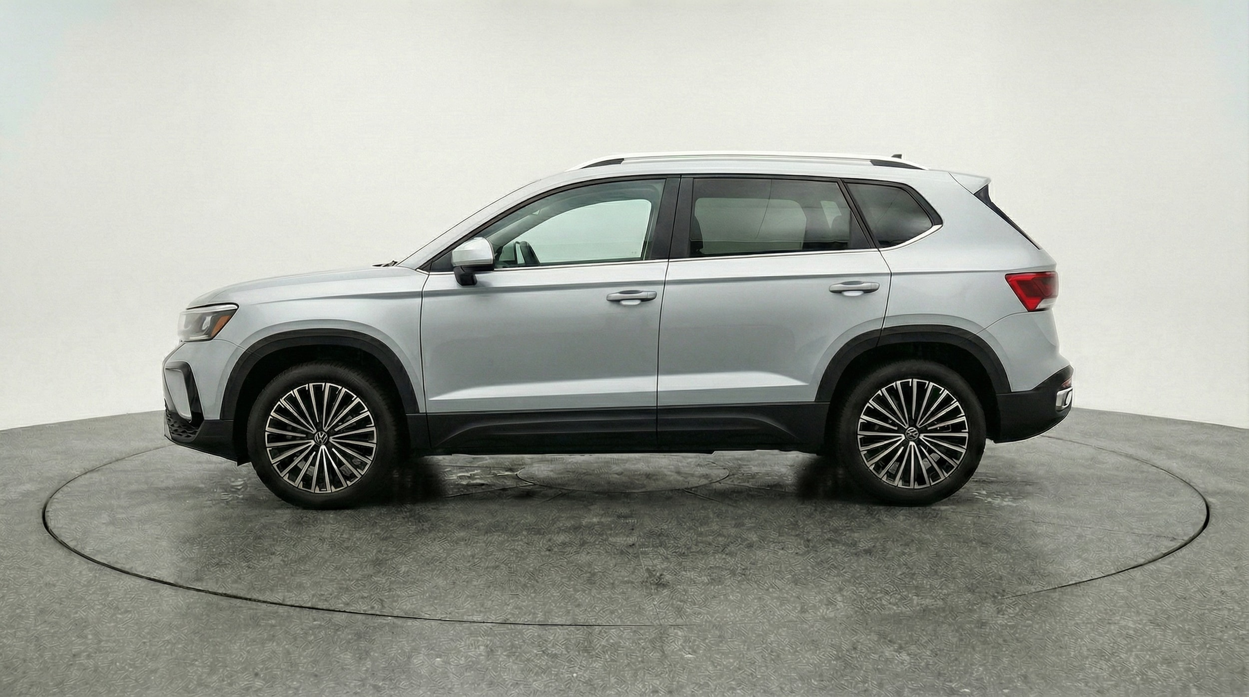 Thumbnail: 2025 Volkswagen Taos - 4