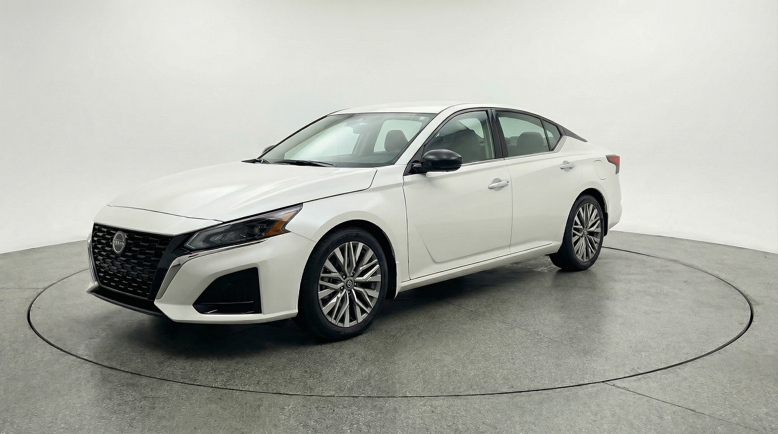 Thumbnail: 2025 Nissan Altima - 3