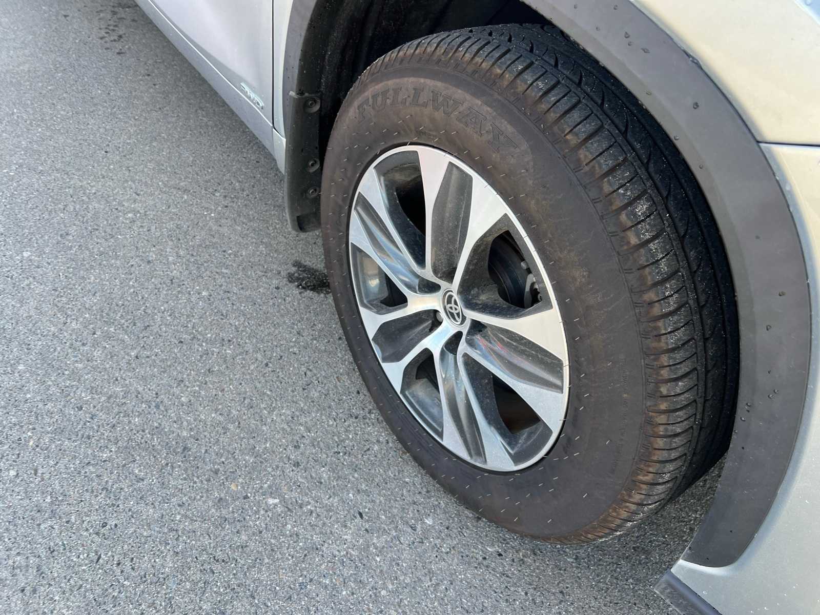 Thumbnail: 2021 Toyota Highlander - 26